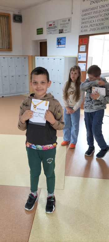 de7bb6e4-f068-4d41-8c38-76850f3c2660.jpeg