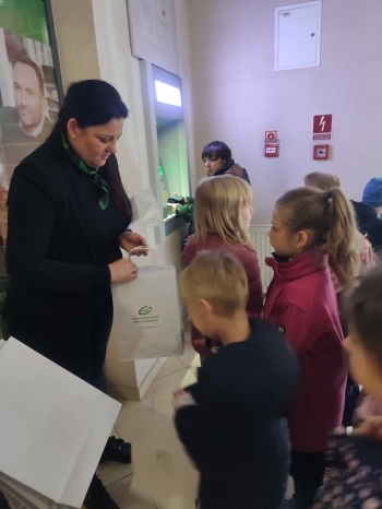 903a75c2-4f9e-4eb2-974a-2060023a8383