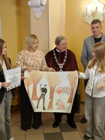 e1ebd616-648a-42cf-8f5c-115a6e16bb65