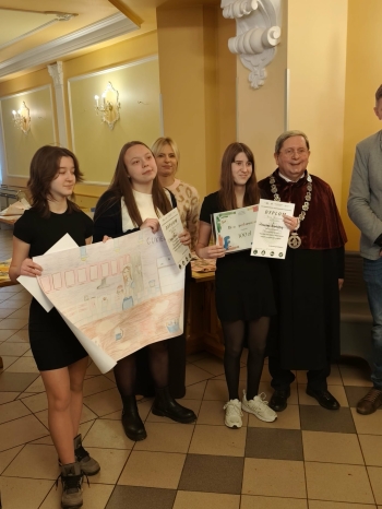 e7242a4f-a66d-4ce3-af88-66f8ad51085e