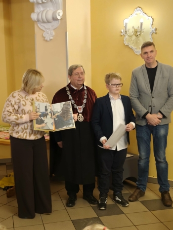 e7dd9b49-e256-4b86-ad75-952cf8d351b4