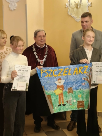 b28ec3b4-8d33-465f-9245-a28dd0eeed16