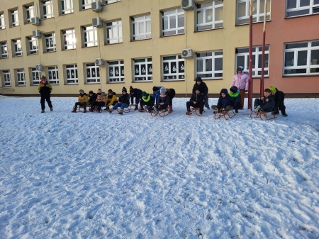 ZABAWY NA ŚNIEGU