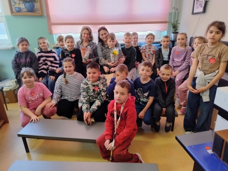 BABCIE I DZIADKOWIE CZYTAJĄ WNUKOM