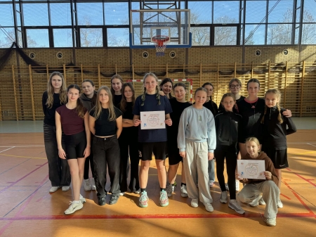 ZAWODY Z KOSZYKÓWKI 